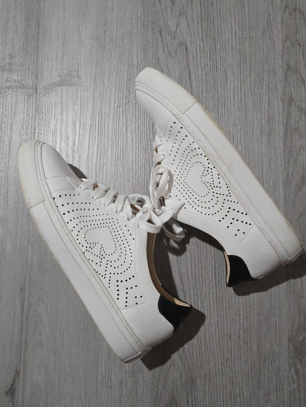 Kate Spade NY Ashlyn White Heart Cutouts Leather Sneakers, SIZE 6M